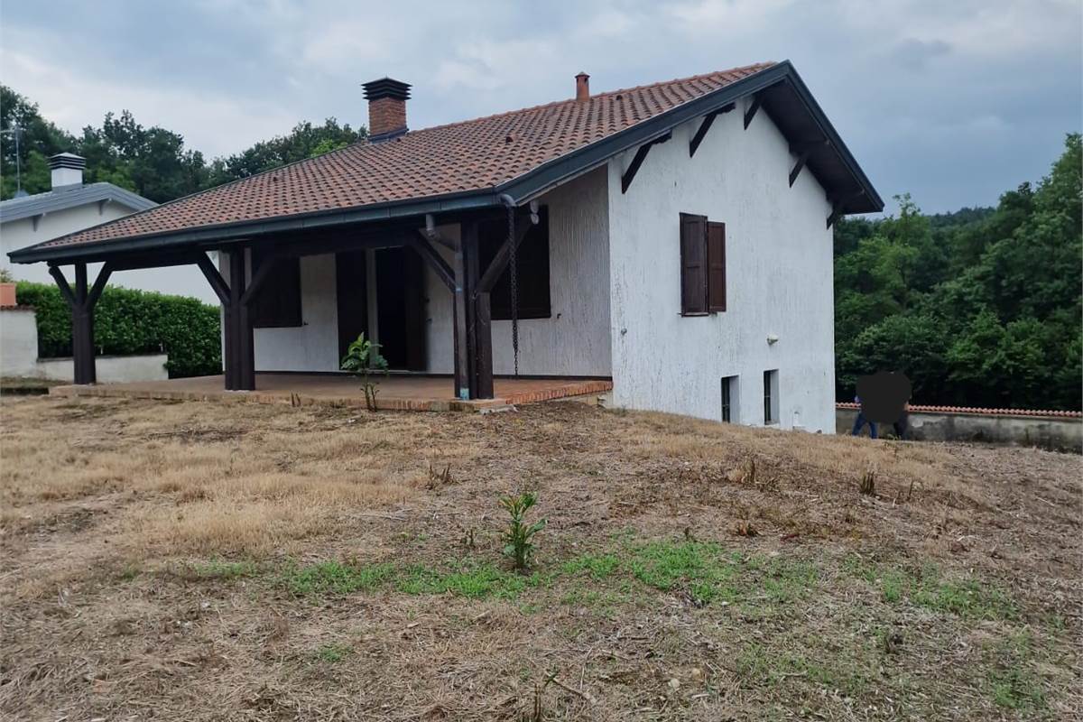 CANTU' loc Cascina Pelada vendo VILLA indipendente da ristrutturare