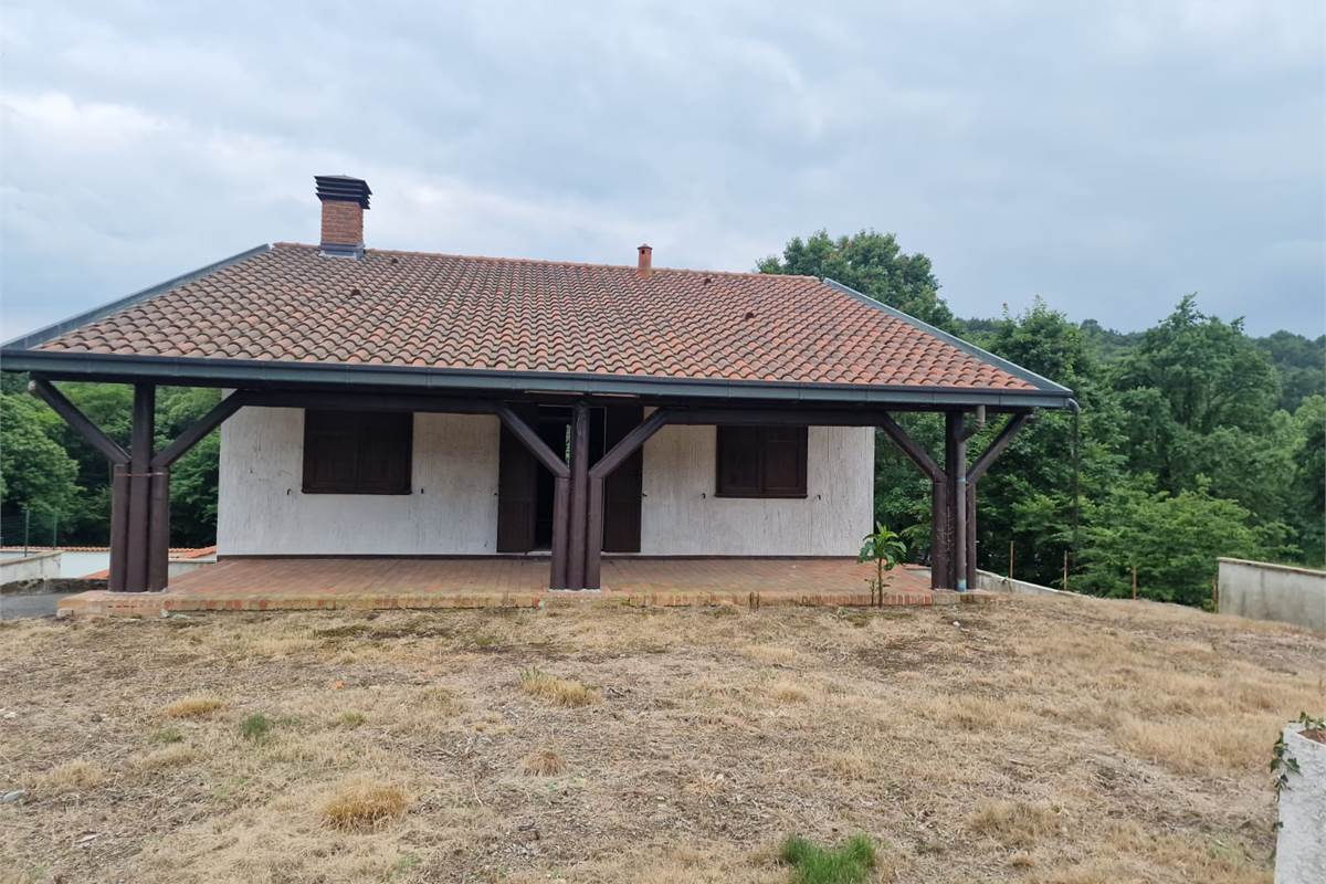 CANTU' loc Cascina Pelada vendo VILLA indipendente da ristrutturare