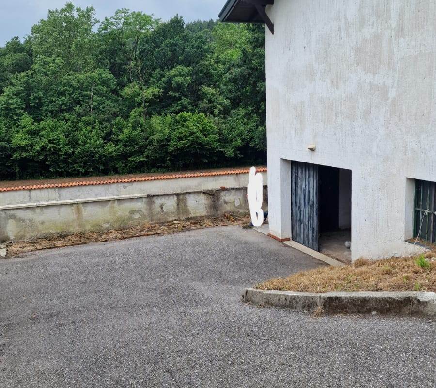 CANTU' loc Cascina Pelada vendo VILLA indipendente da ristrutturare