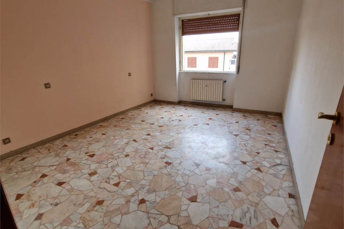 CERMENATE centro vendiamo QUADRILOCALE con solaio