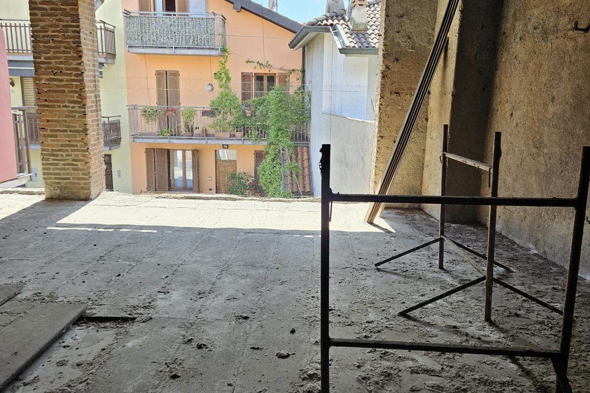 CERMENATE vendiamo RUSTICO su due livelli