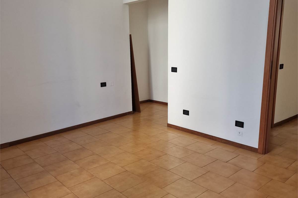 CANTU' centro vendo BILOCALE con box doppio