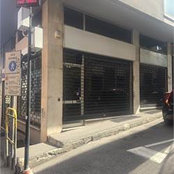 CANTU' centro affittiamo NEGOZIO/UFFICIO di circa 150 Mq