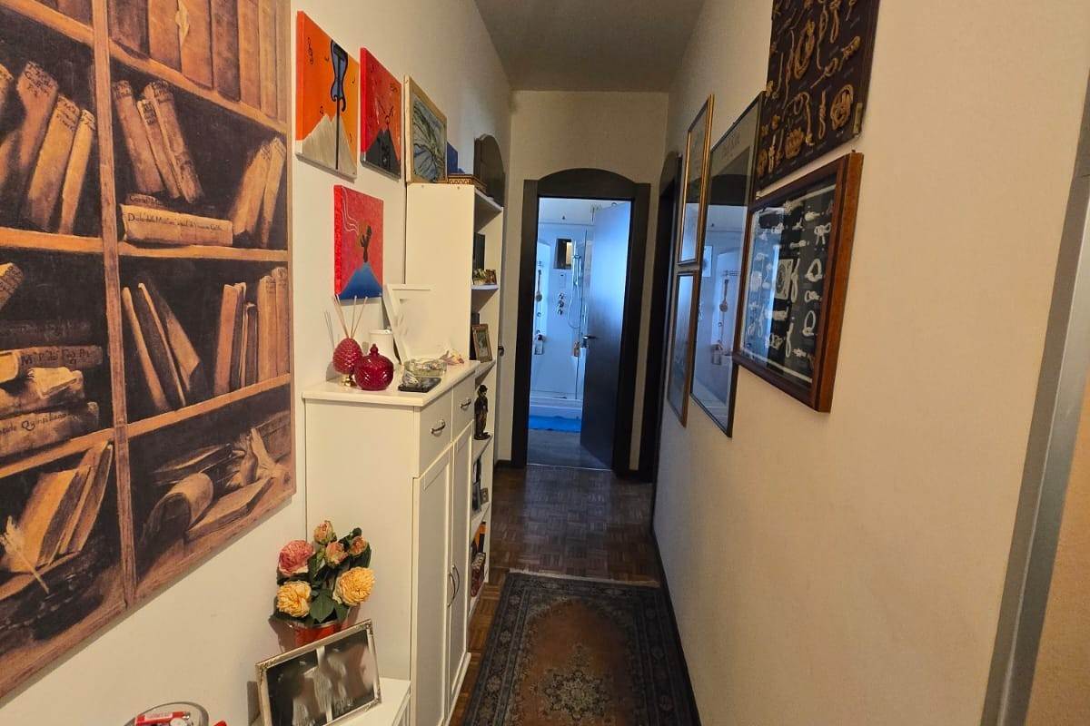 CANTU' zona ospedale, vendiamo TRILOCALE con box doppio