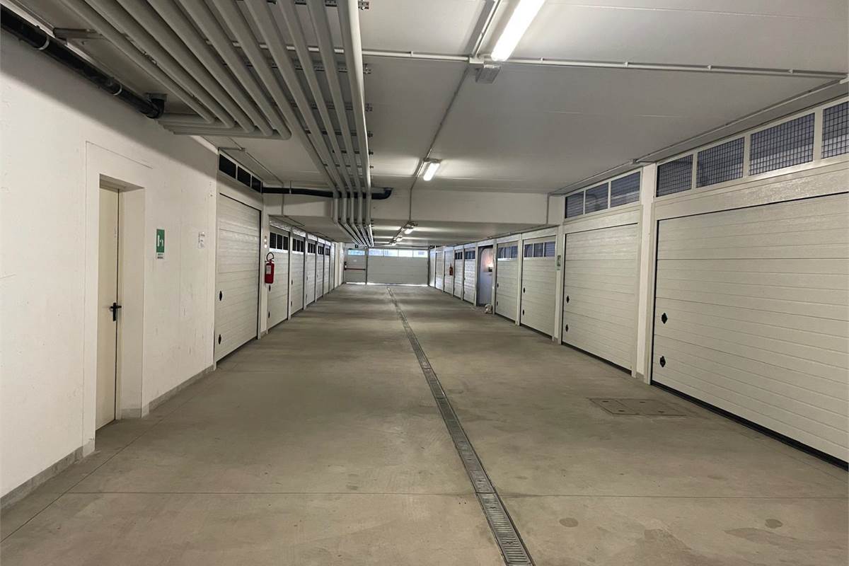 BORMIO affittiamo QUADRILOCALE con box e posti auto