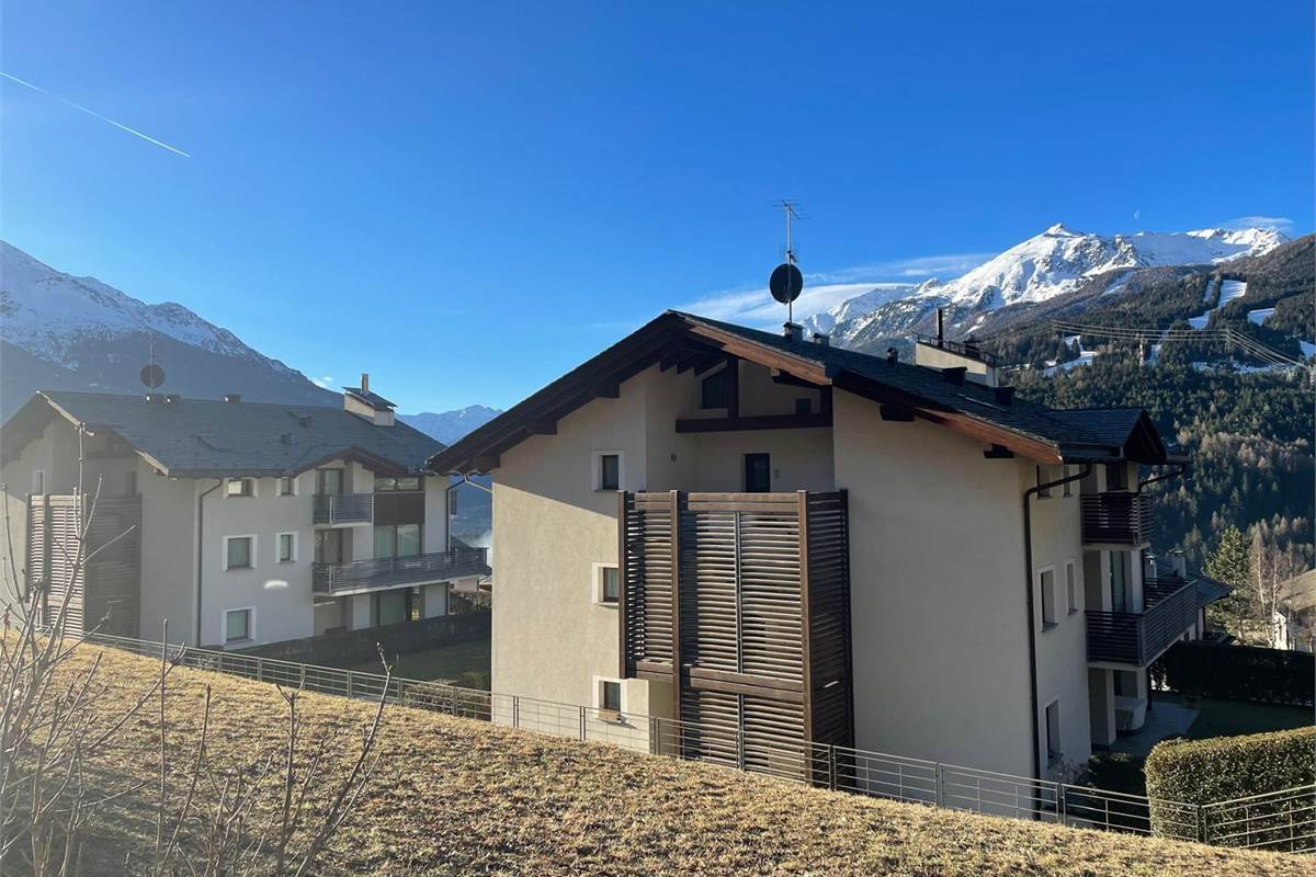 BORMIO affittiamo QUADRILOCALE con box e posti auto