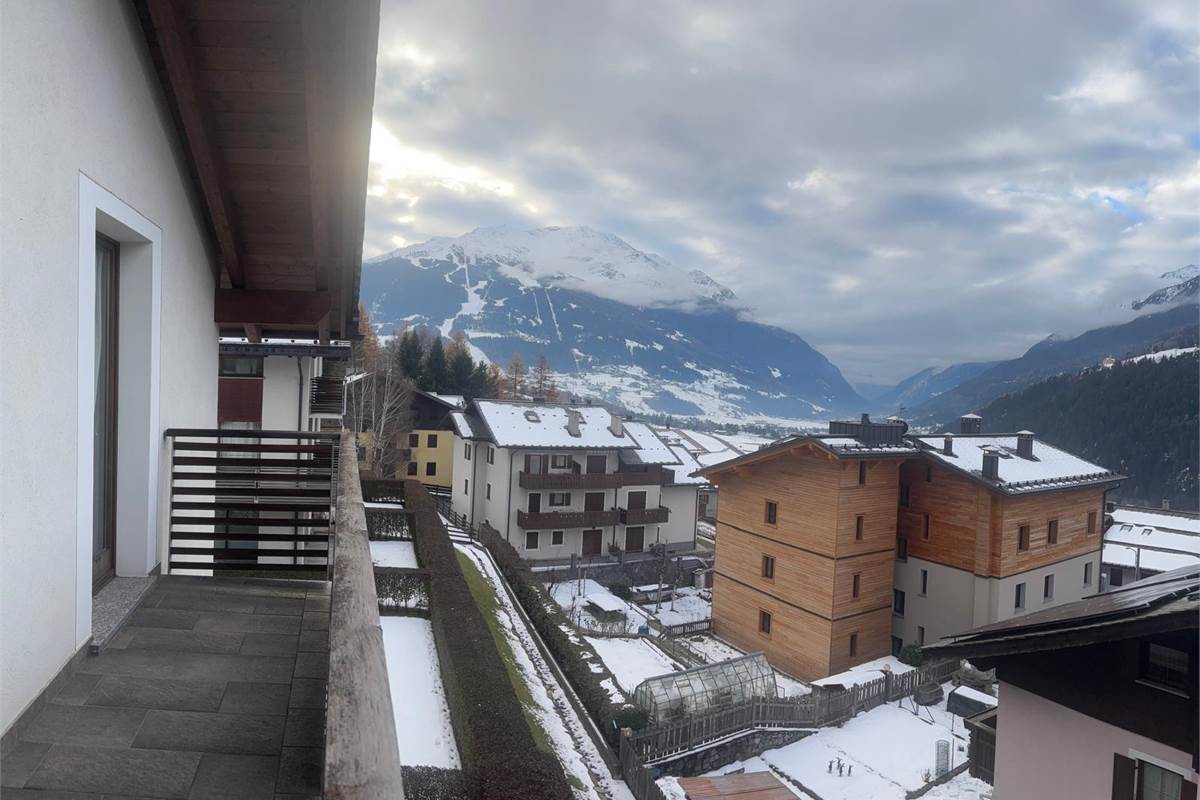BORMIO affittiamo QUADRILOCALE con box e posti auto