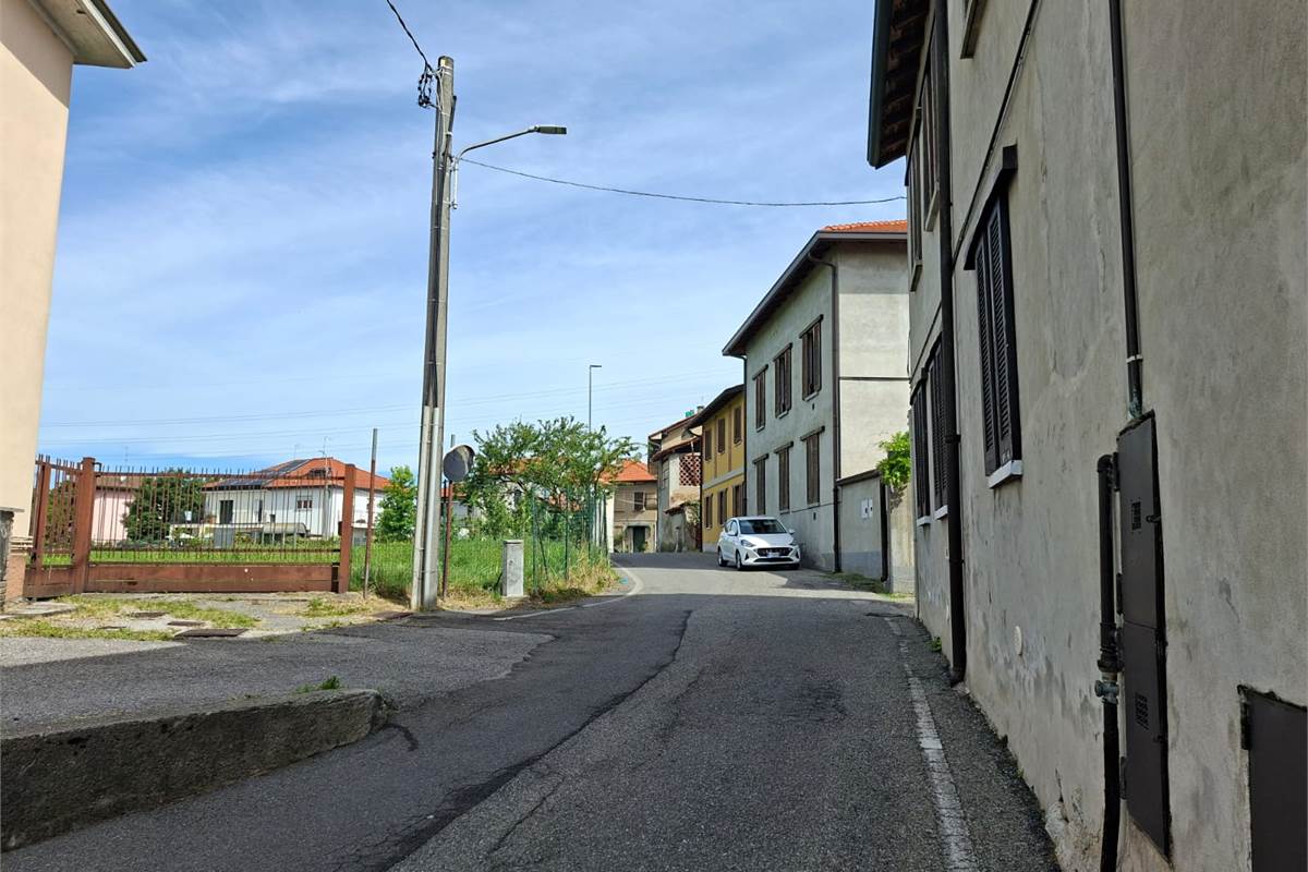 INVERIGO vendiamo BILOCALI e TRILOCALE ristrutturati