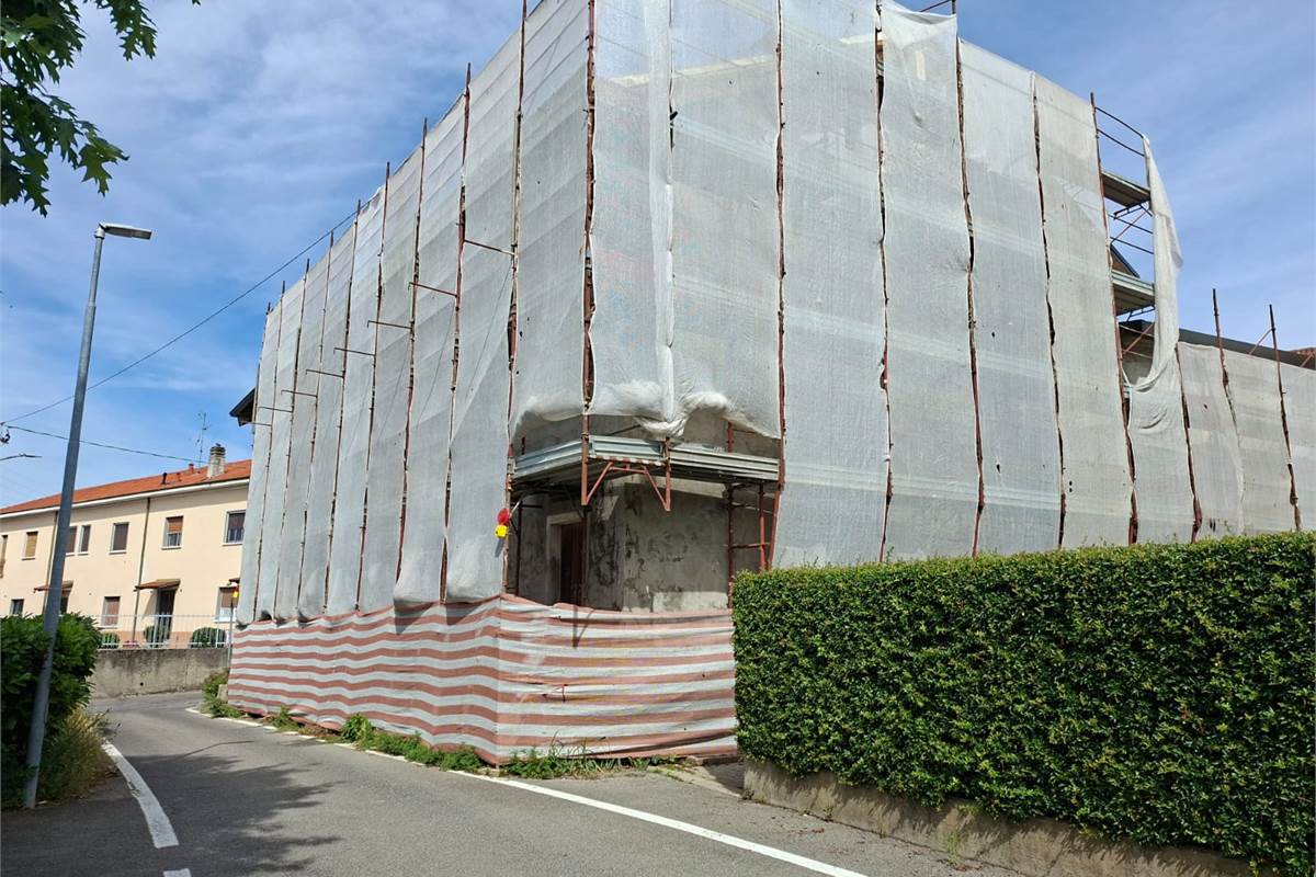 INVERIGO vendiamo BILOCALI e TRILOCALE ristrutturati