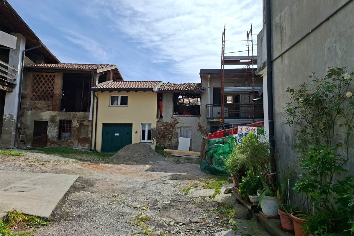 INVERIGO vendiamo BILOCALI e TRILOCALE ristrutturati