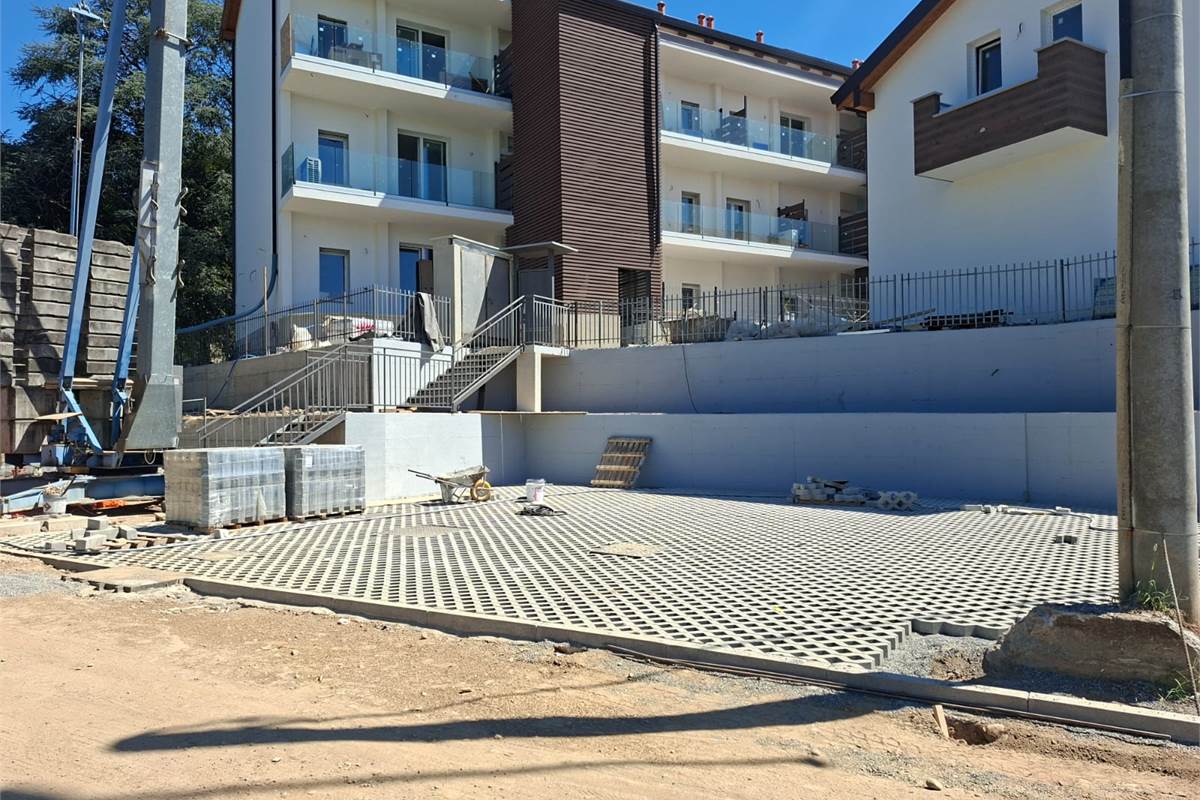CANTU' vendiamo tre BILOCALI con cantina e posto auto