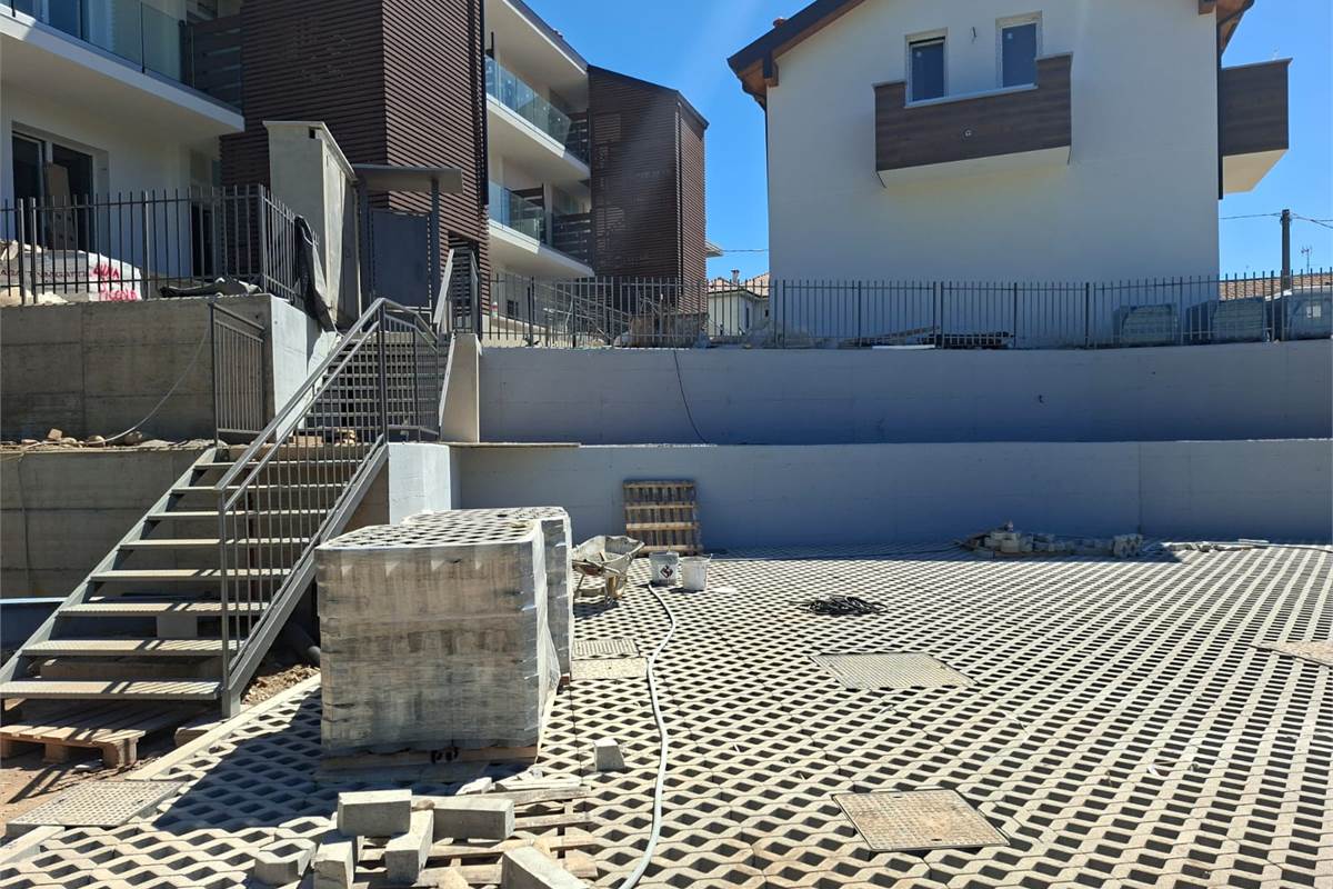CANTU' vendiamo tre BILOCALI con cantina e posto auto