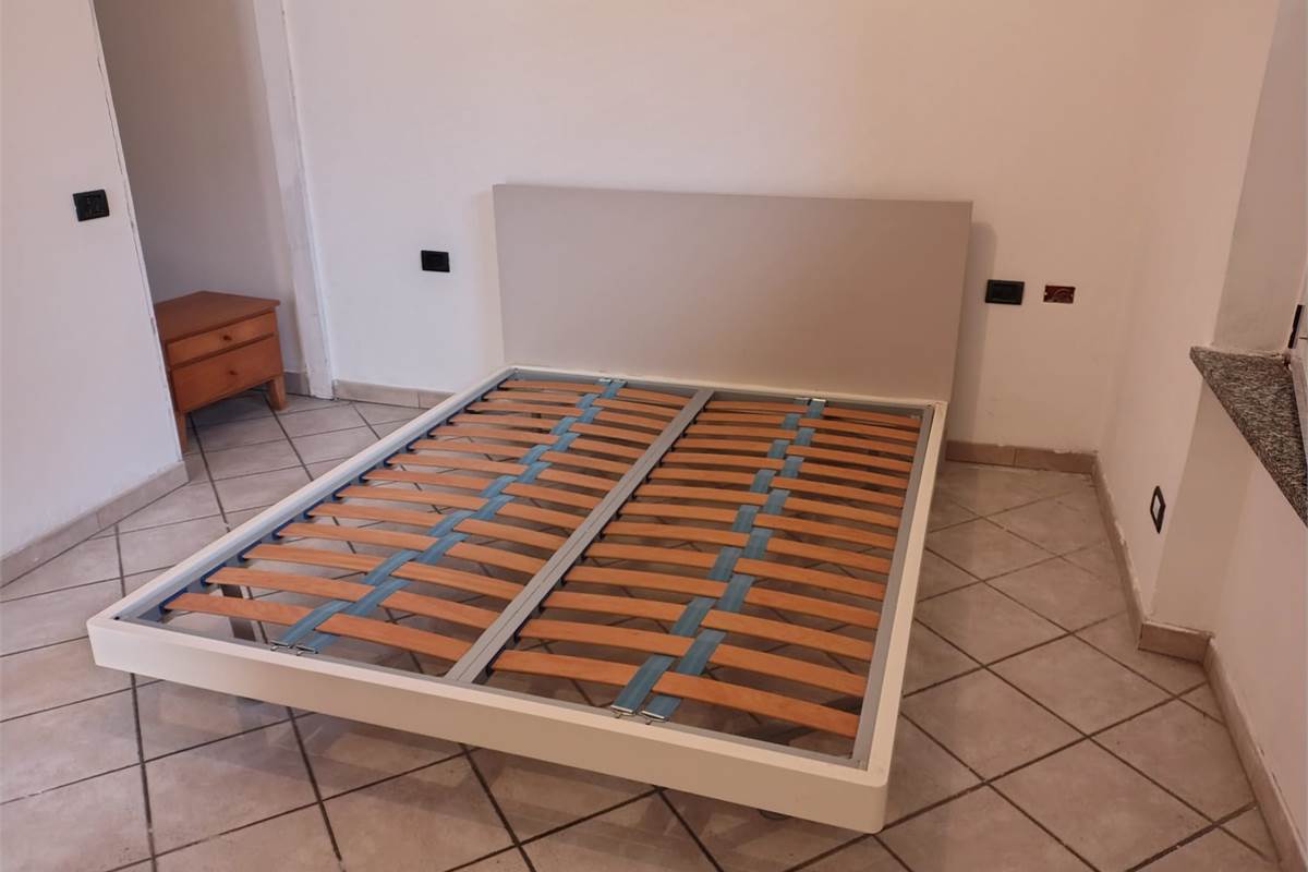 CANTU' affittiamo BILOCALE arredato al piano terra