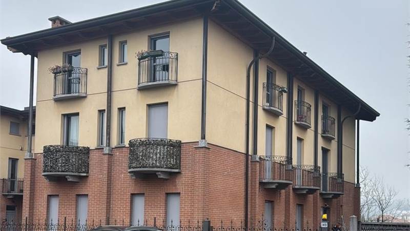MEDA affittiamo ampio MONOLOCALE con cantina