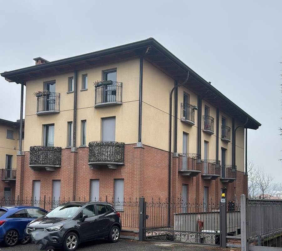 MEDA affittiamo ampio MONOLOCALE con cantina