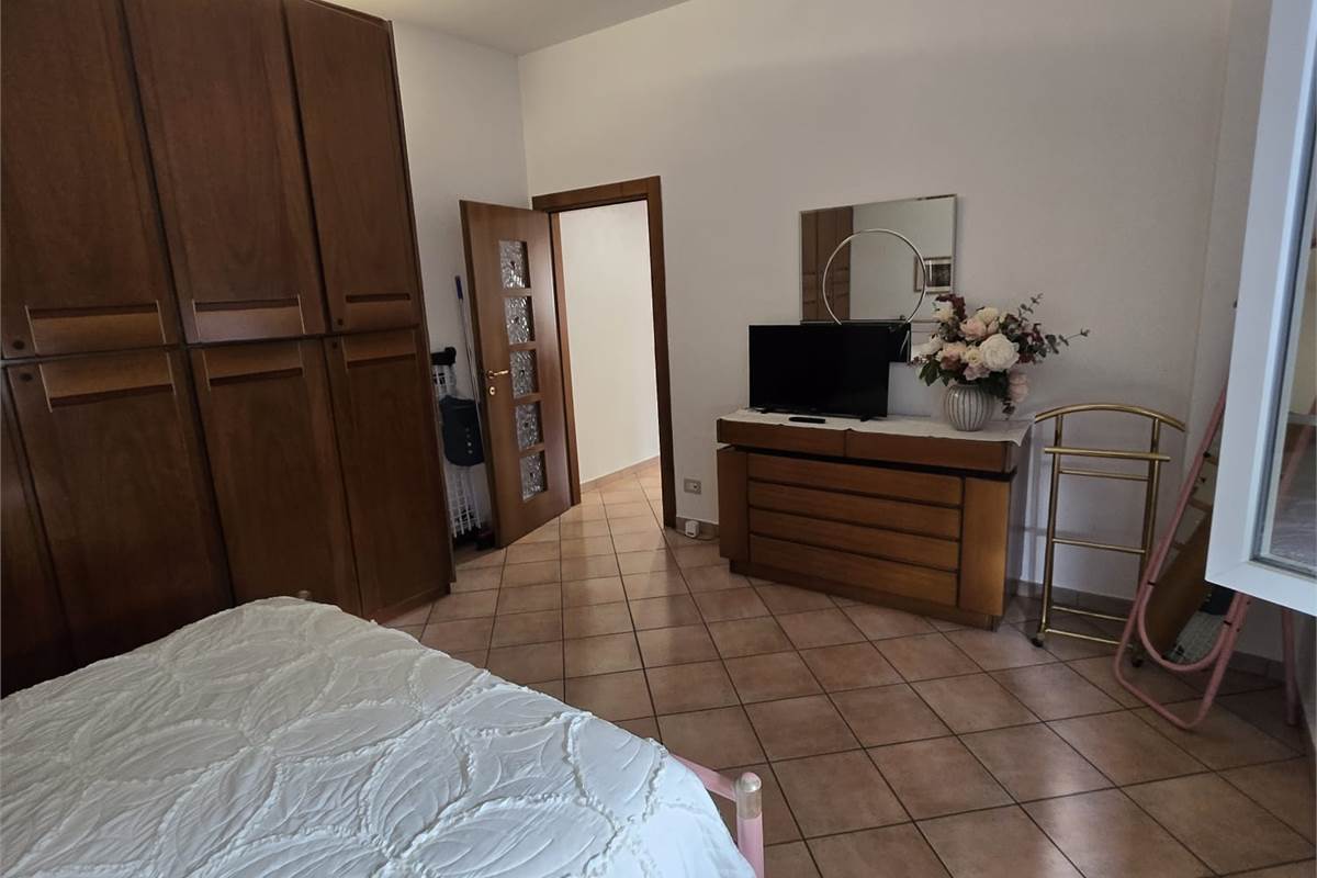 CANTU' centro vendiamo TRILOCALE con posto auto