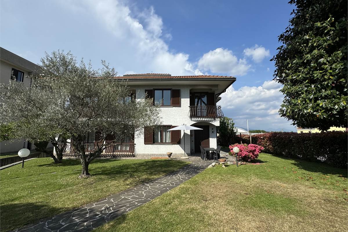 Villa con giardino 
