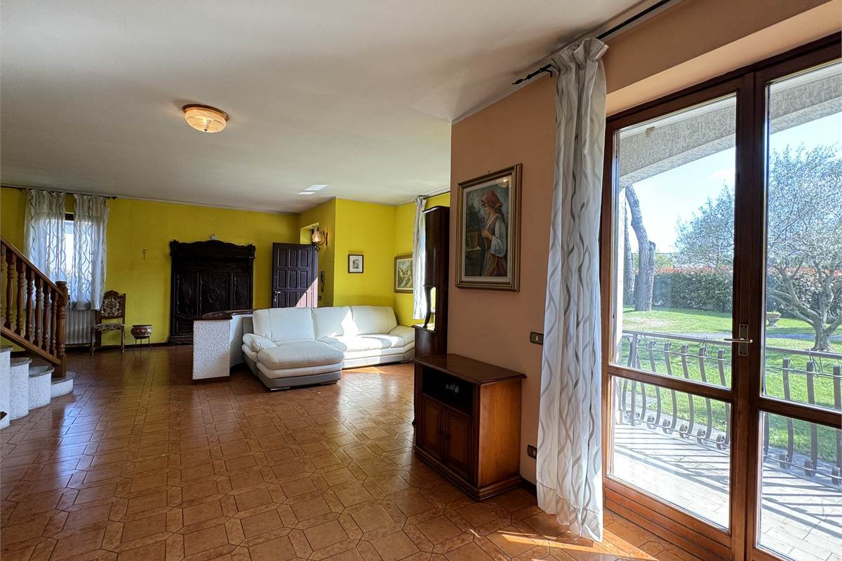 Villa con giardino 