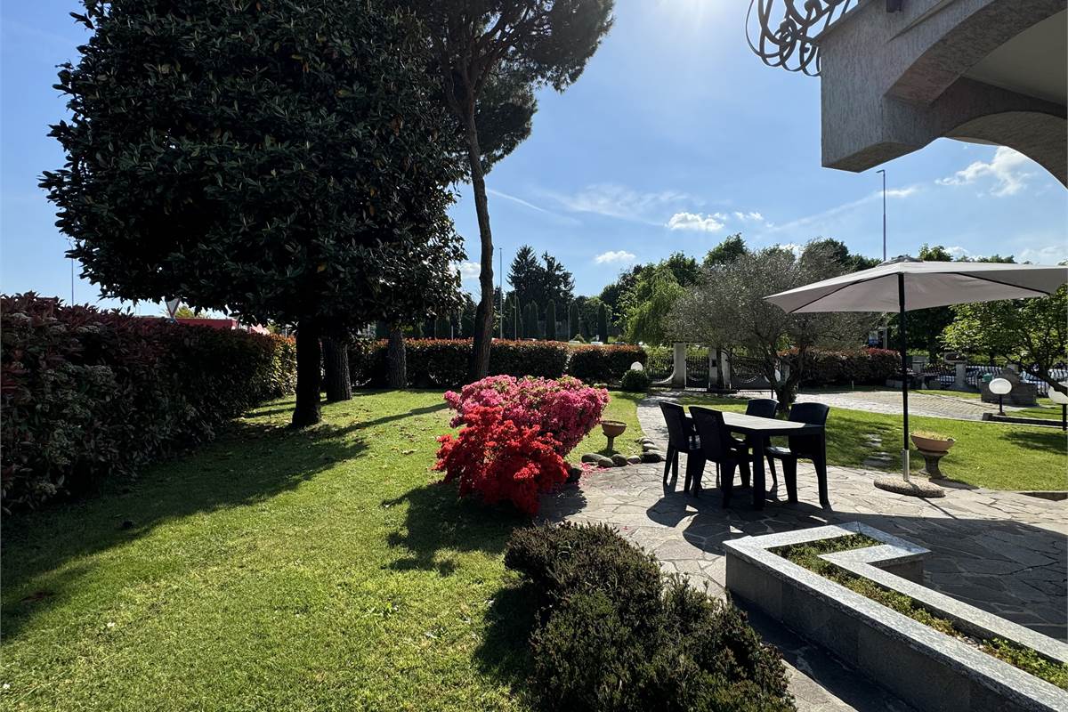 Villa con giardino 