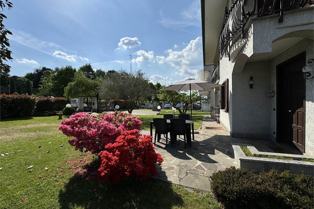 Villa con giardino 