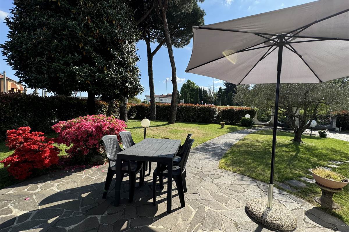 Villa con giardino 