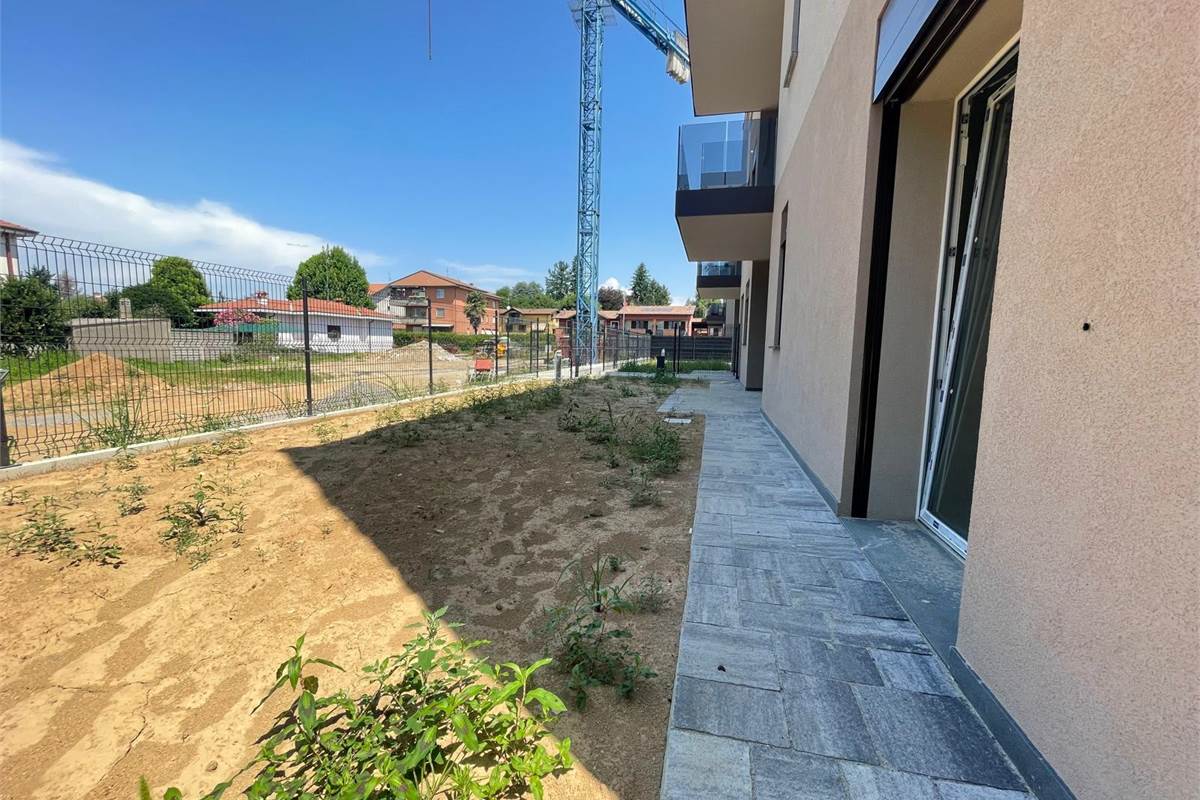 Nuovo trilocale con giardino e box