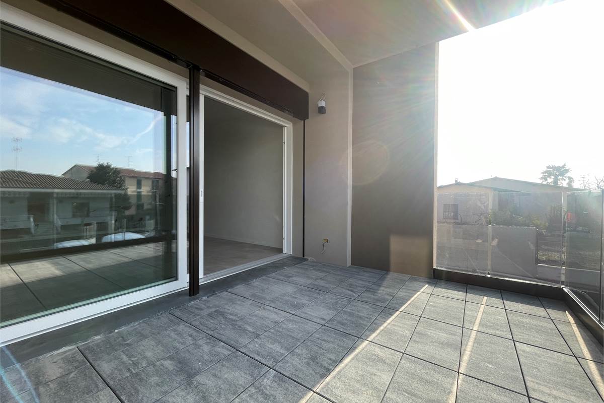 Nuovo bilocale con terrazzo e box