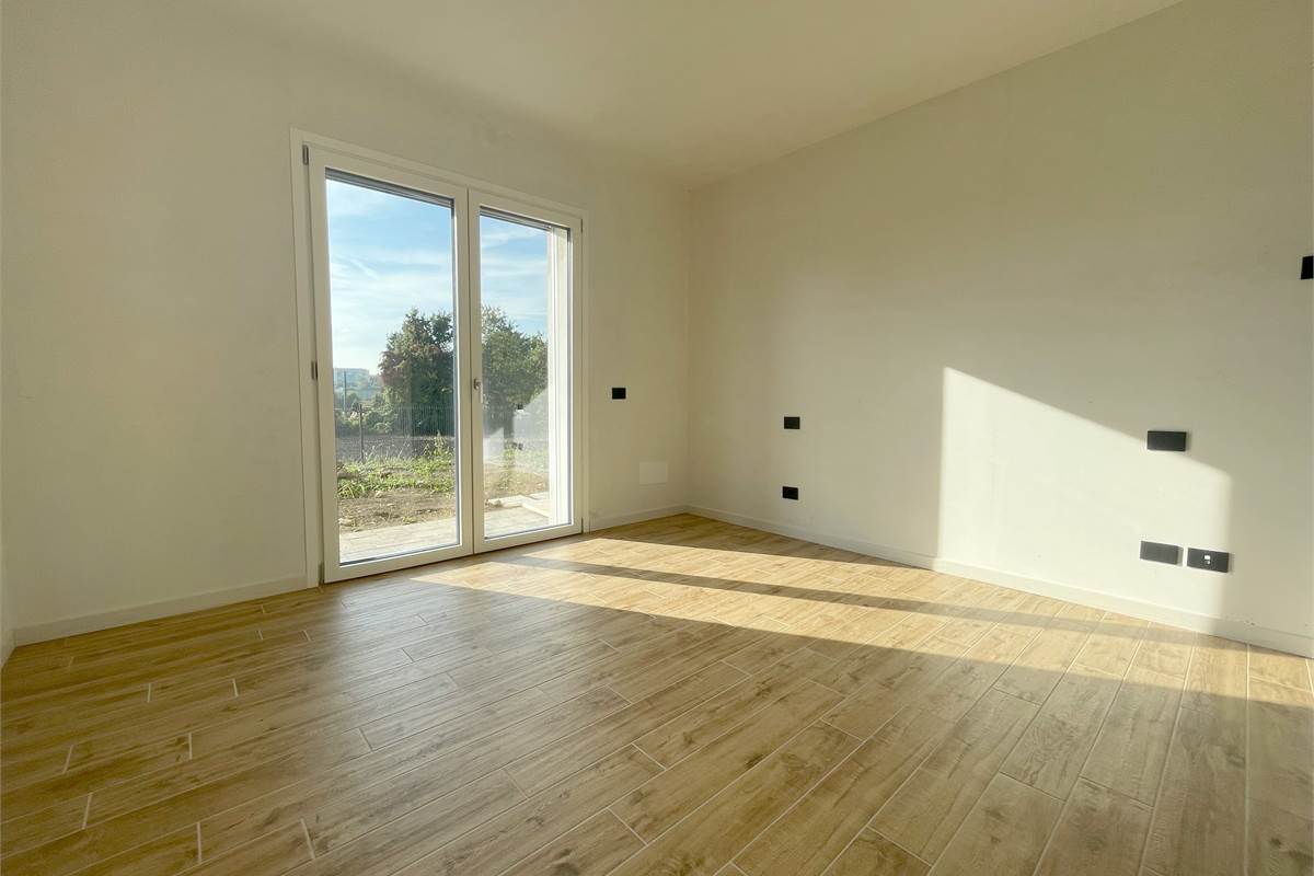 Nuovo bilocale con giardino e box