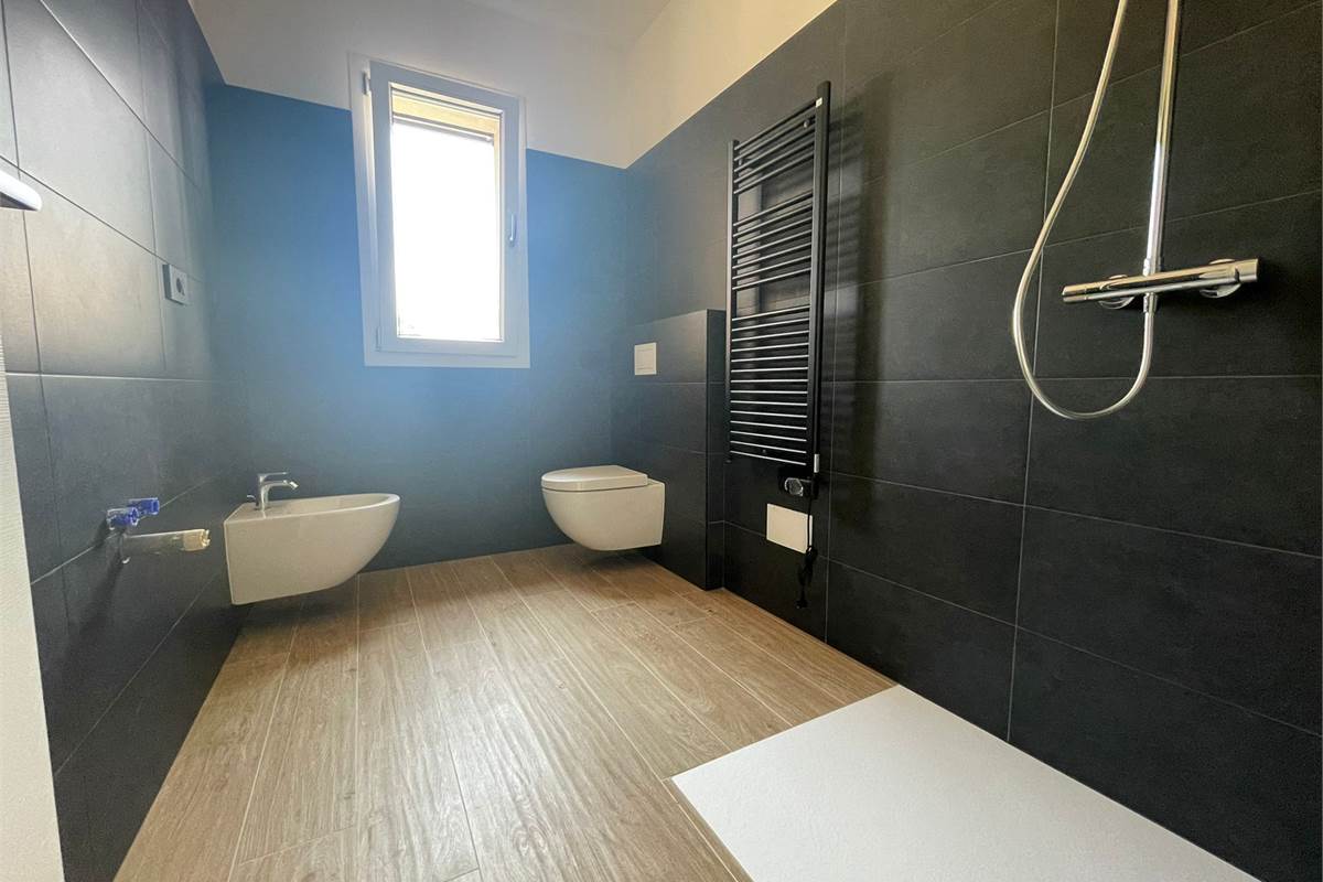 Nuovo bilocale con giardino e box