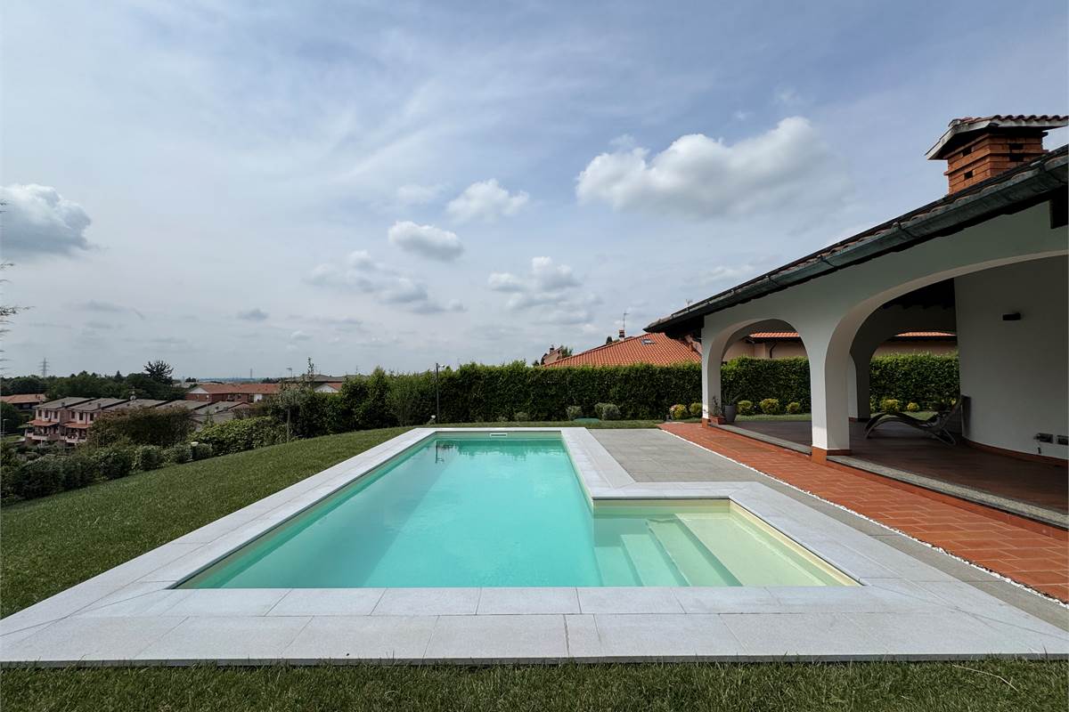 Prestigiosa villa con piscina