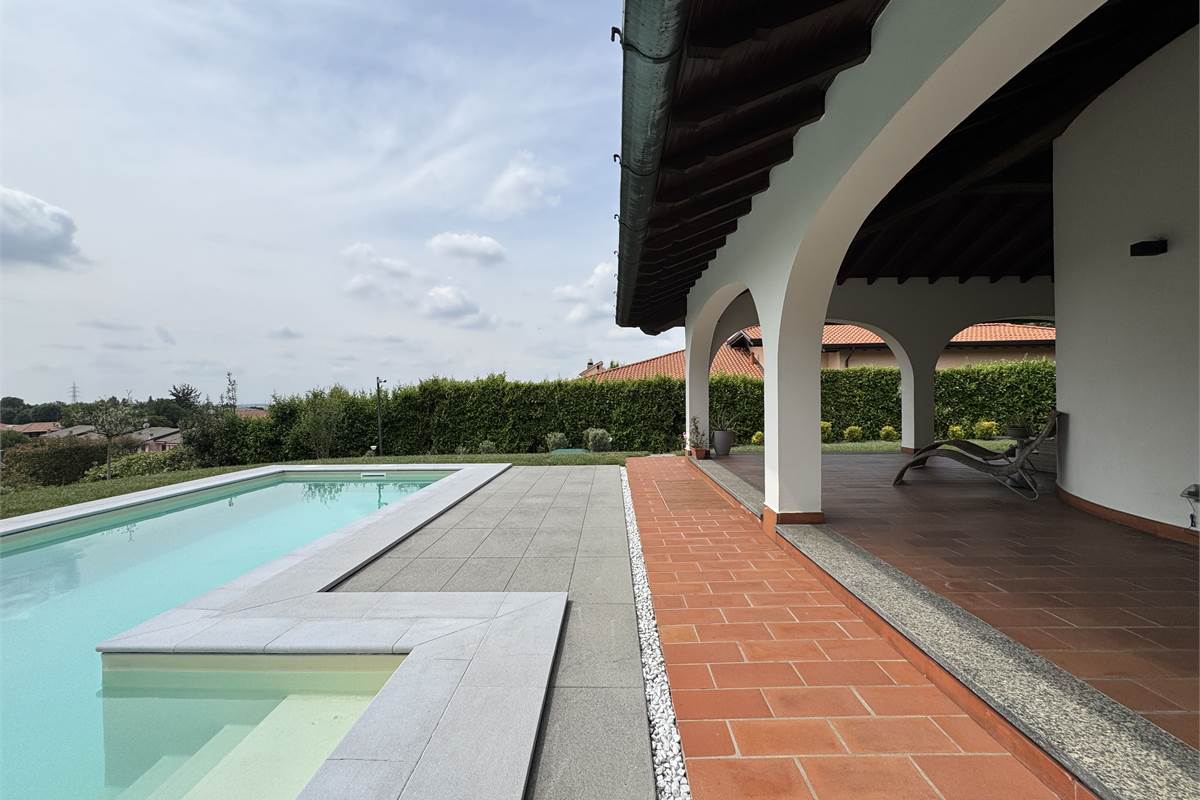 Prestigiosa villa con piscina