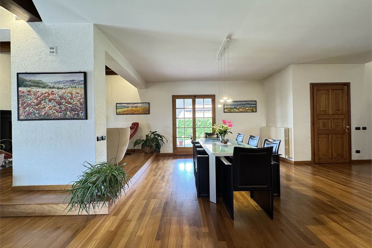 Prestigiosa villa con piscina