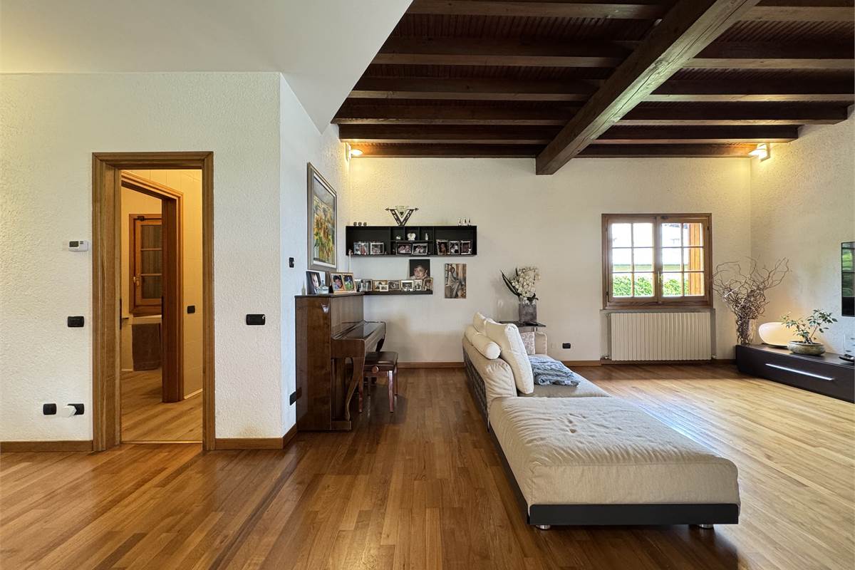 Prestigiosa villa con piscina