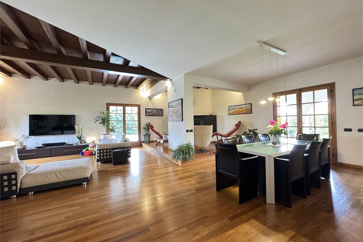 Prestigiosa villa con piscina