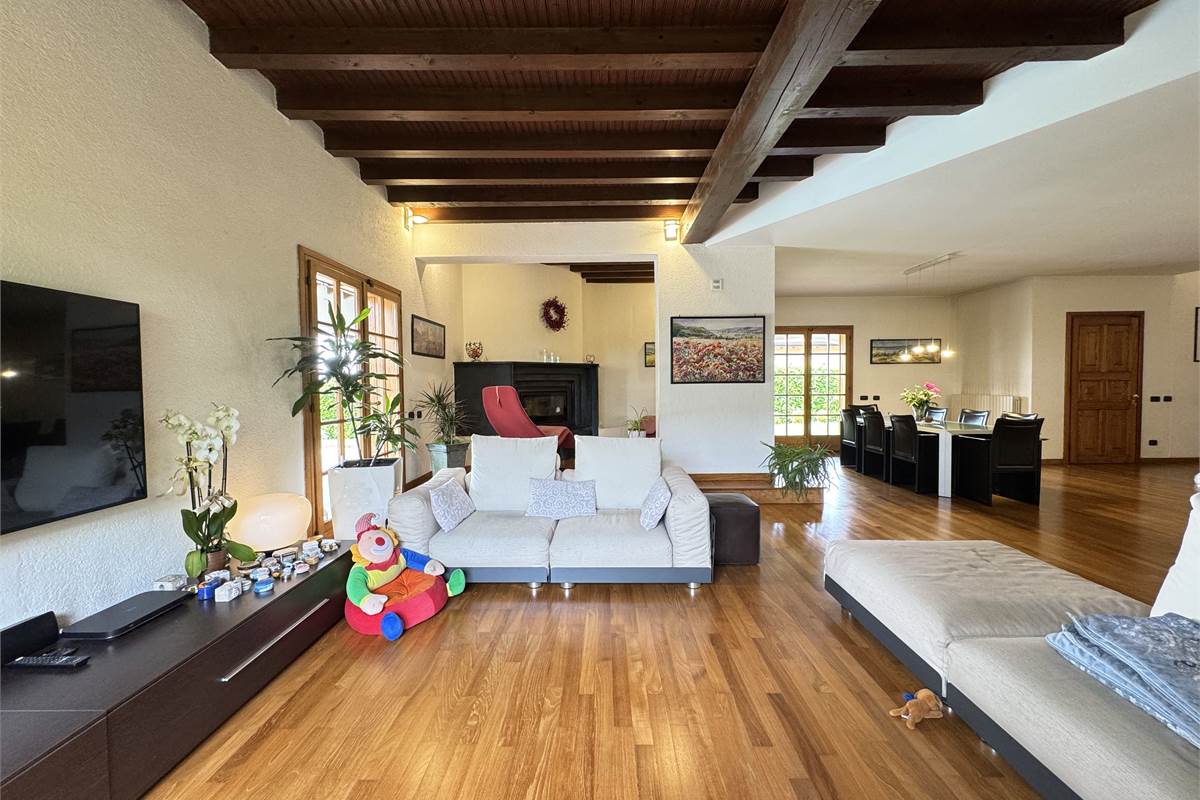 Prestigiosa villa con piscina