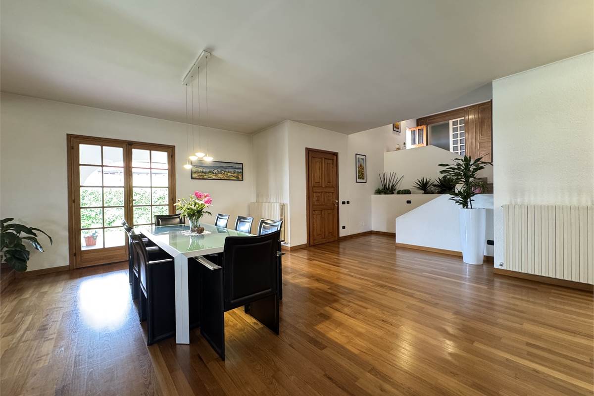 Prestigiosa villa con piscina