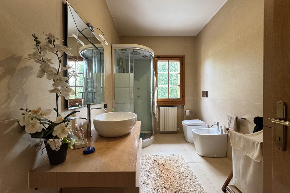 Prestigiosa villa con piscina