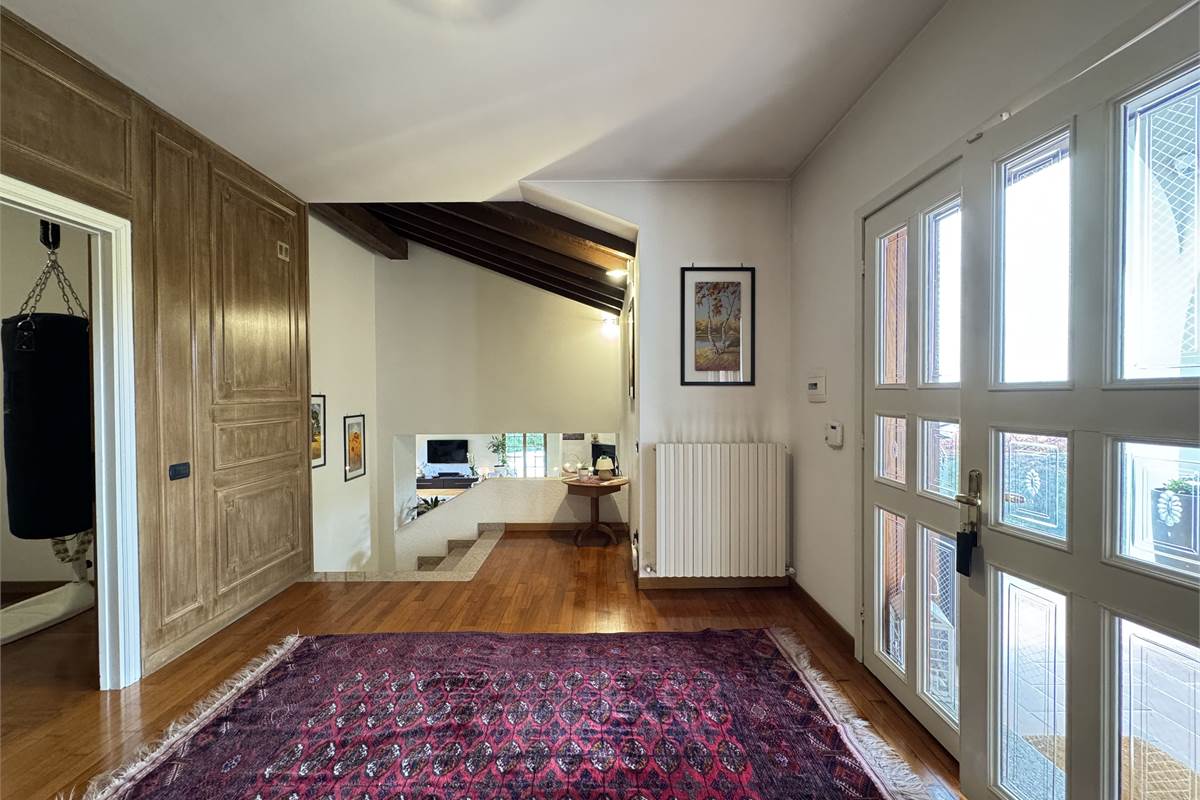 Prestigiosa villa con piscina