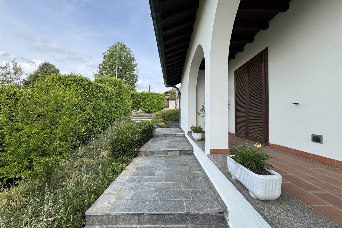 Prestigiosa villa con piscina