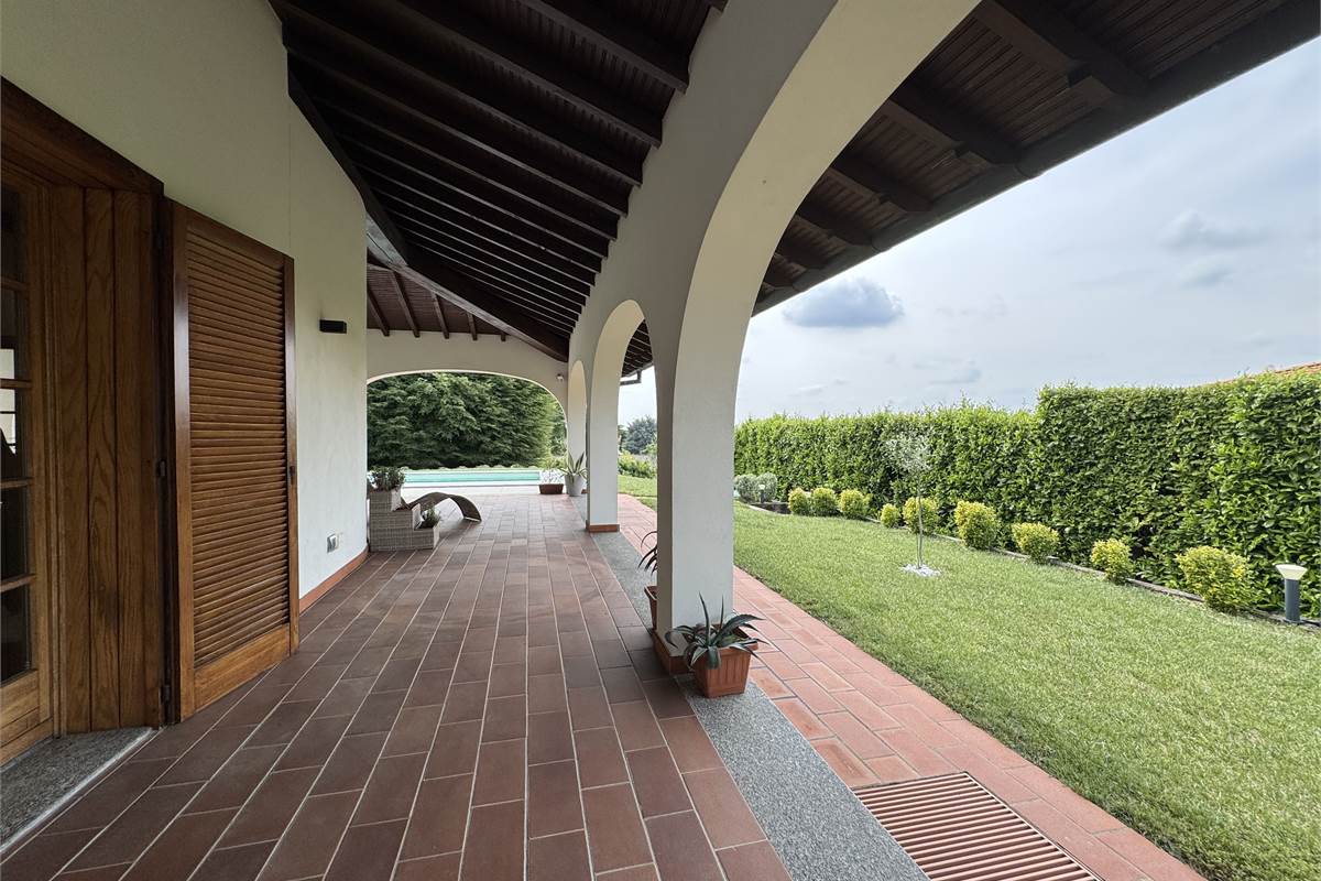Prestigiosa villa con piscina