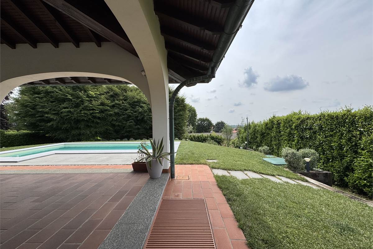 Prestigiosa villa con piscina