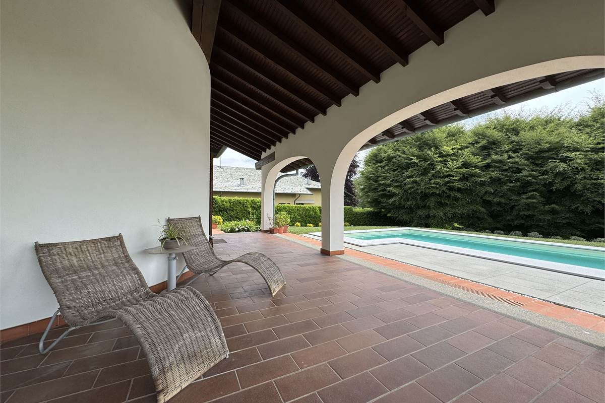 Prestigiosa villa con piscina