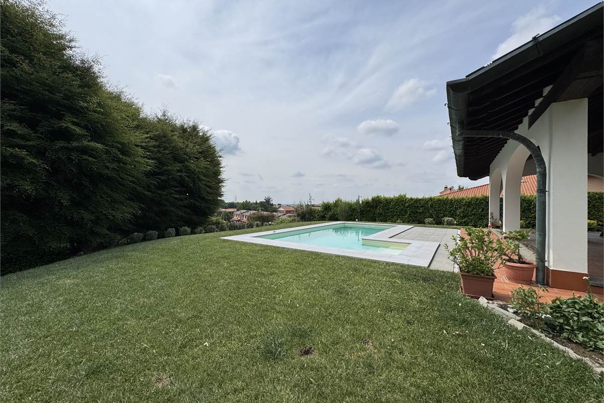 Prestigiosa villa con piscina