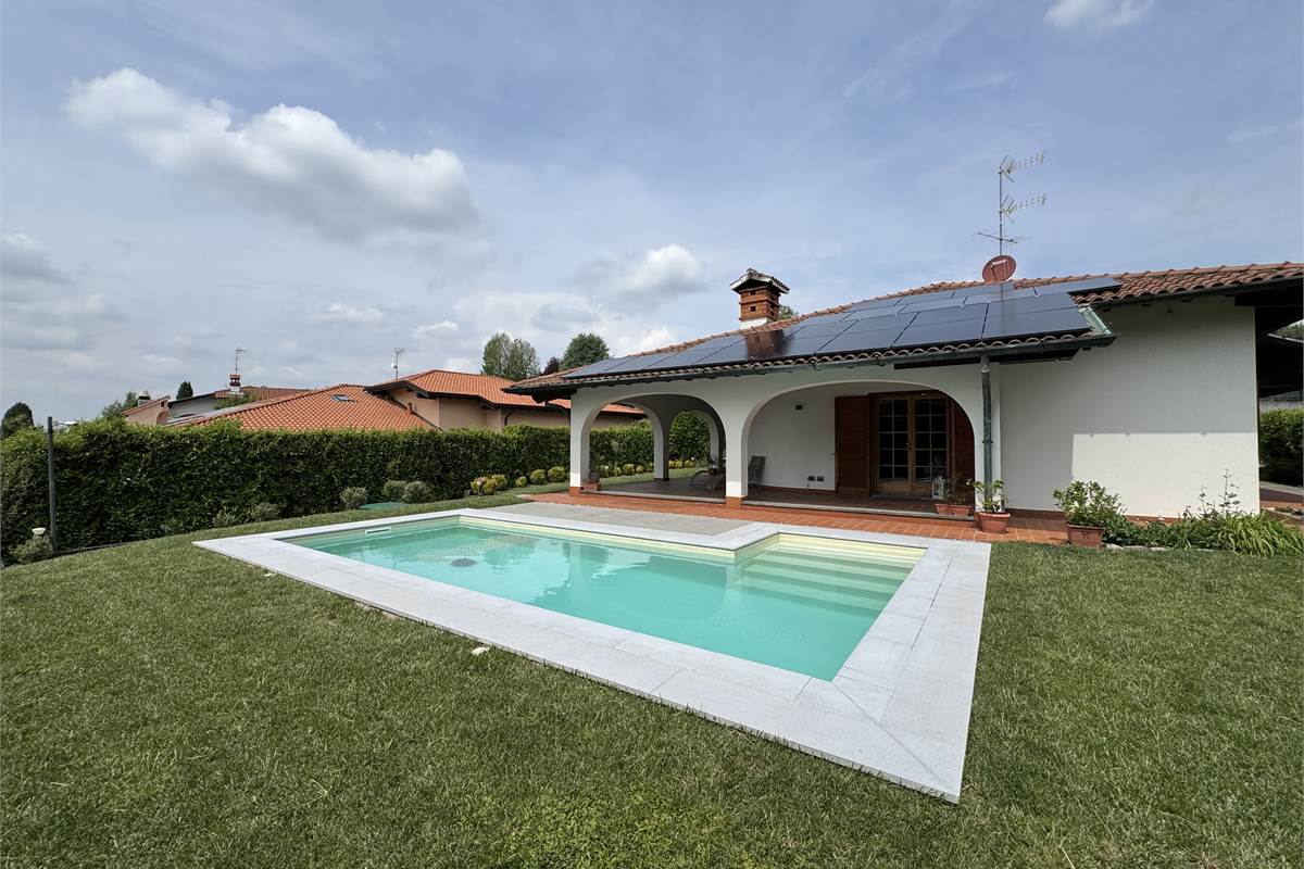 Prestigiosa villa con piscina