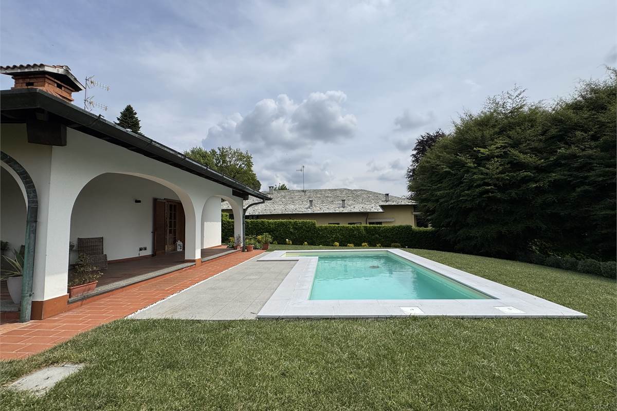 Prestigiosa villa con piscina