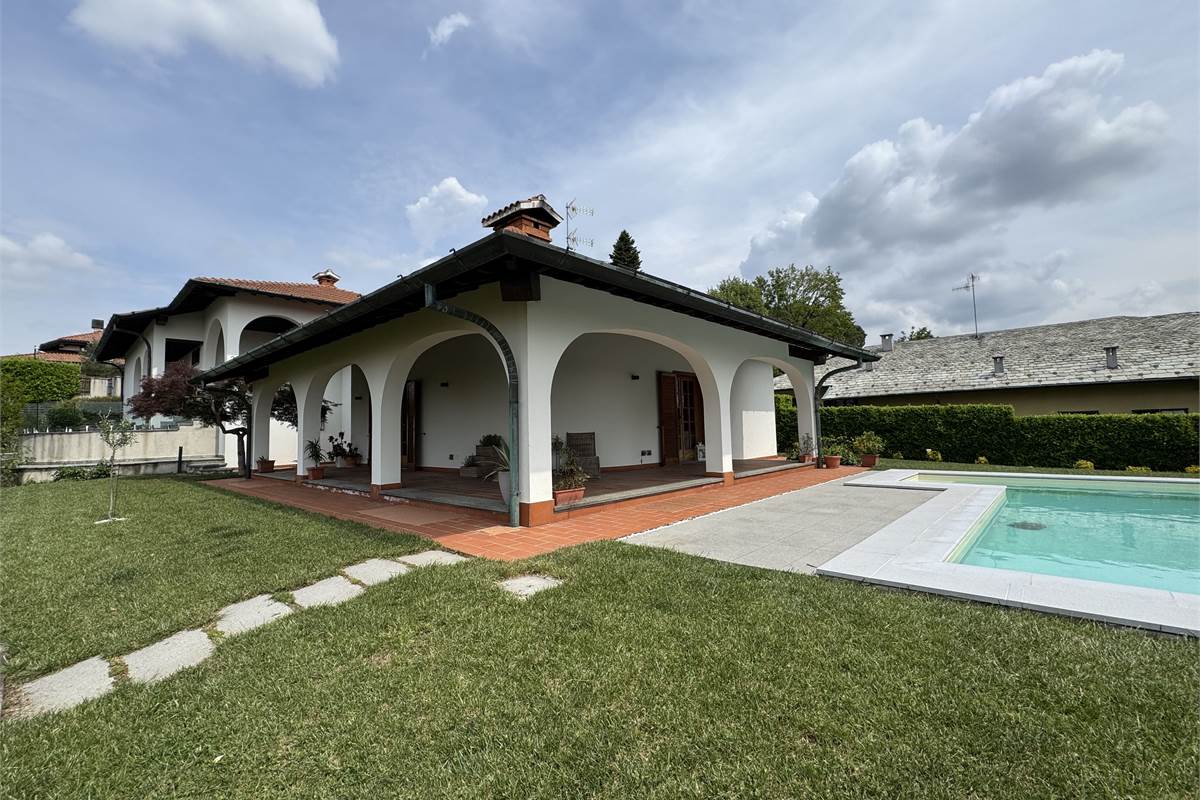 Prestigiosa villa con piscina