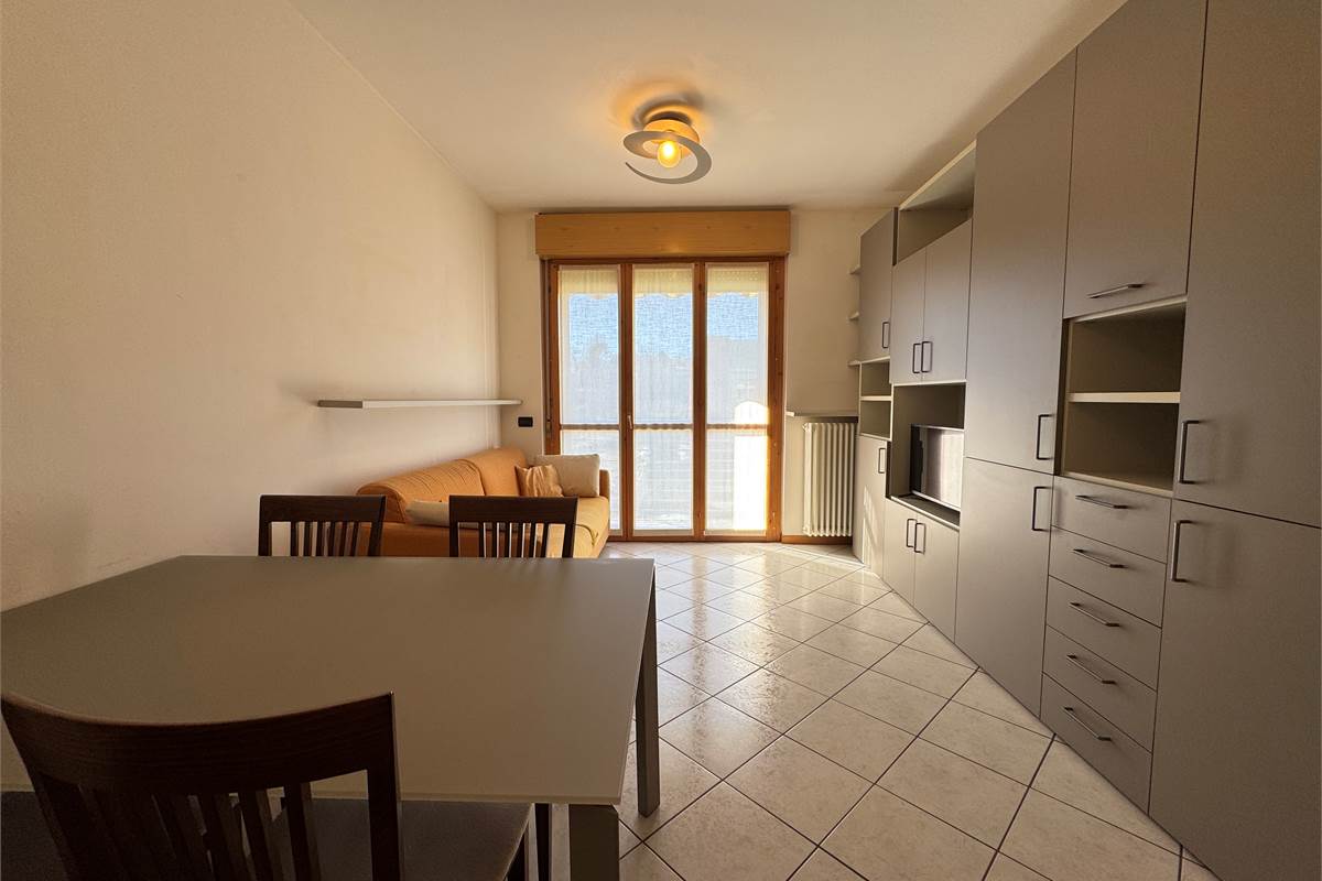 Bilocale con balcone e posto auto