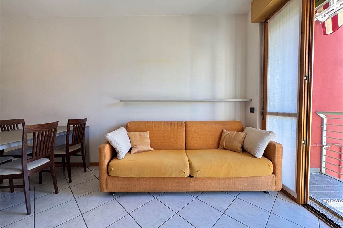 Bilocale con balcone e posto auto