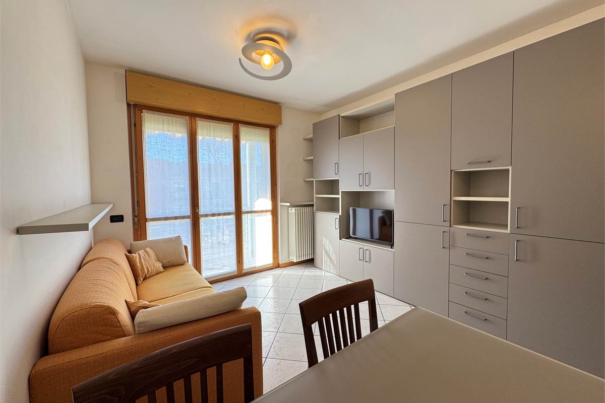 Bilocale con balcone e posto auto