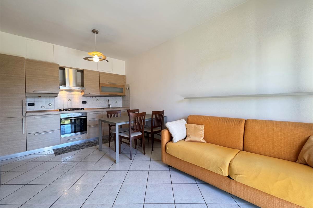 Bilocale con balcone e posto auto